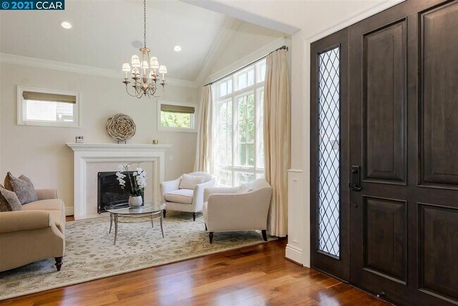Building Photo - Beautifully Updated 5-Bedroom Home in Prim...
