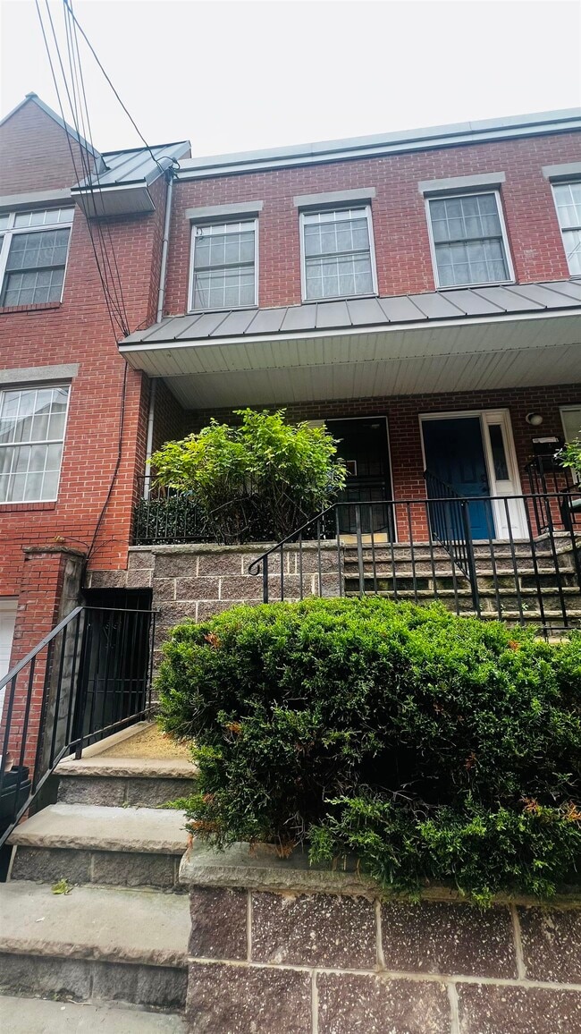 Primary Photo - 20 Manning Ave