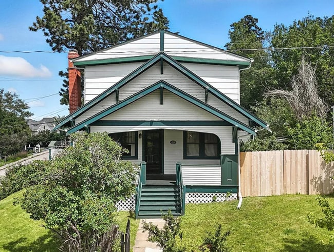 Building Photo - 212 May St