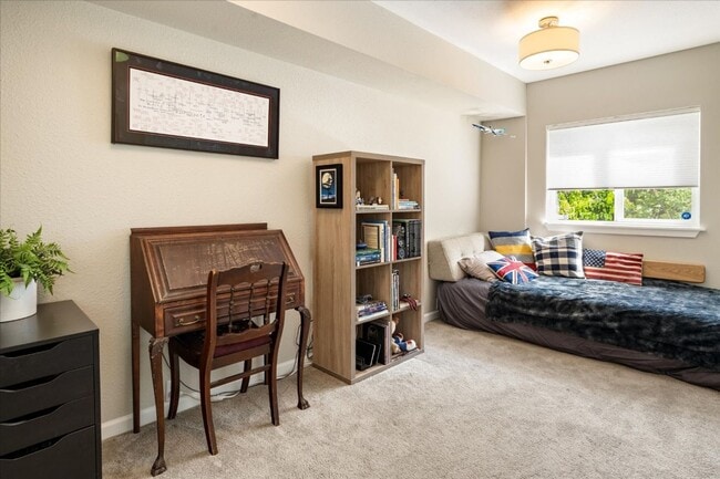 Building Photo - 2Bd/1.25Ba Seattle Townhouse