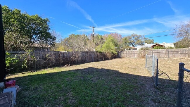 Building Photo - 323 Claremont Ave