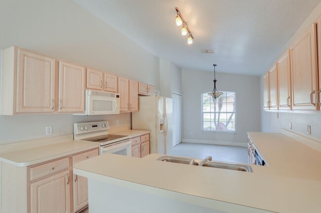 Building Photo - 31 Tuscany Pointe Ave