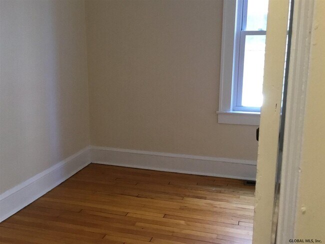 Building Photo - 3 Bogart Terrace