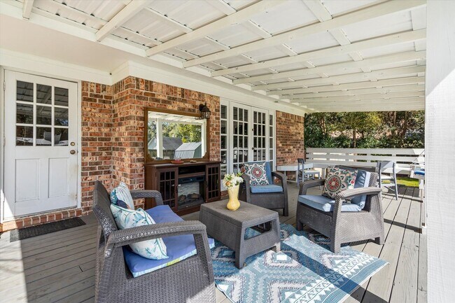 Building Photo - Spacious 4-Bedroom Home with Pool, Two Pri...