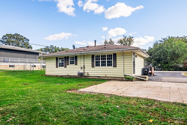 back patio - 1122 Oakleaf Ave