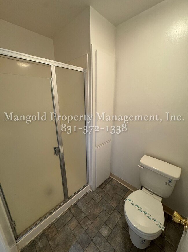 Building Photo - Great Home Located in Monterey Neighborhoo...