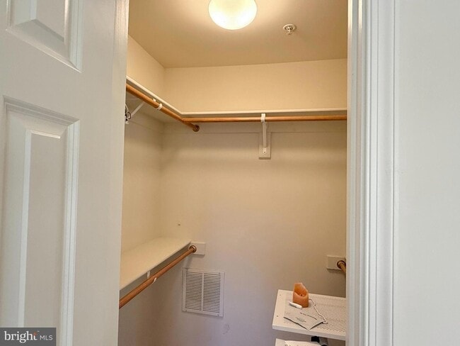 Building Photo - 819 Oak Knoll Terrace