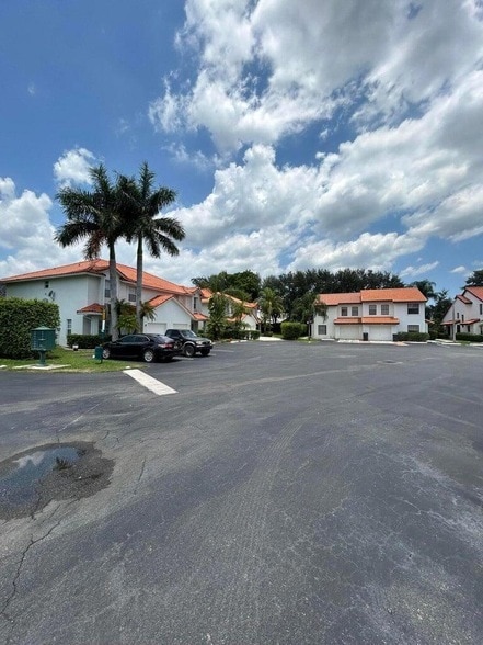 Building Photo - 13519 Fountain View Blvd