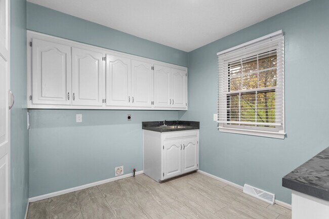 Building Photo - 4612 NW Bramble Trail