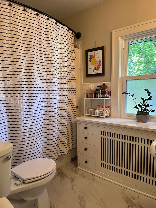 Building Photo - 4732 Harriet Ave