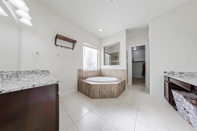 Building Photo - 9113 Finley Mae Way