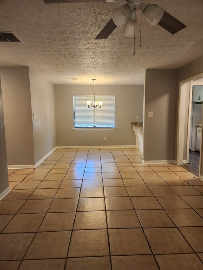 Building Photo - Tranquility and Space just 4 You!