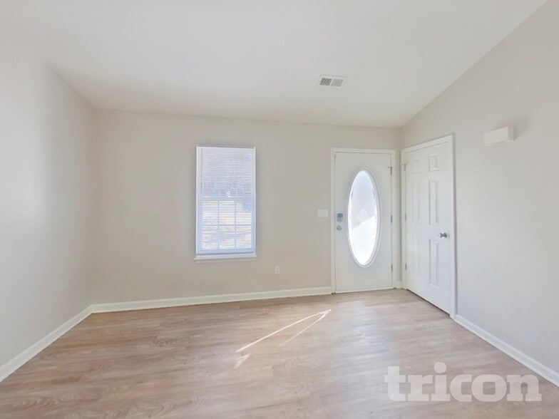 Building Photo - 705 Continental Dr