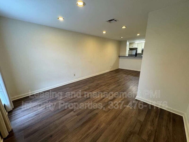 Building Photo - 2419 Robley Dr