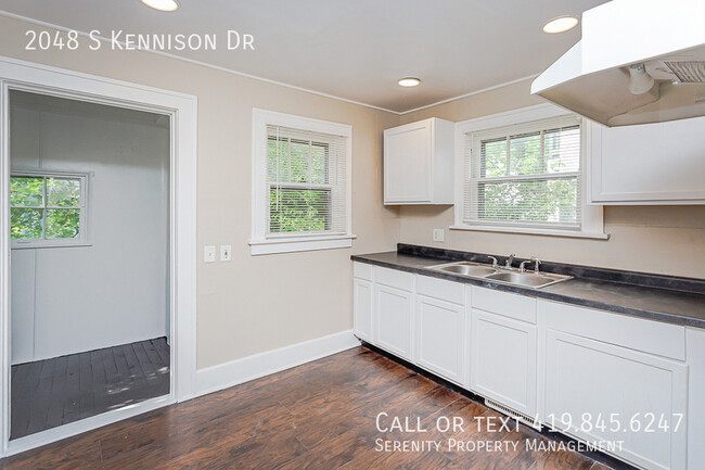 Building Photo - 2048 S Kennison Dr