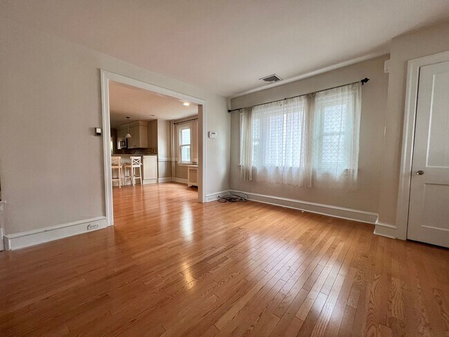 Building Photo - Gorgeous 3-Bedroom Home in Narberth! Avail...