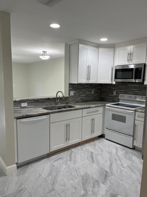 Building Photo - 9826 Kamena Cir
