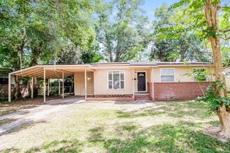 Building Photo - 6020 Woodside Dr