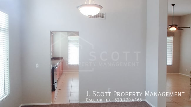 Building Photo - 7417 W Candelaria Dr