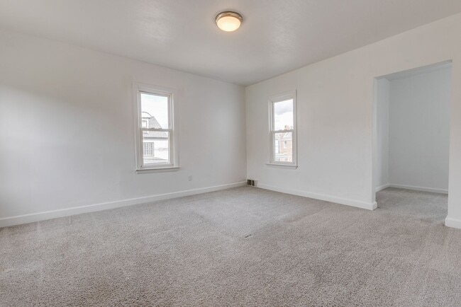 Building Photo - AVAILABLE JULY 2026 - Spacious 2 Bedroom Home w/ Fenced Yard & AC!