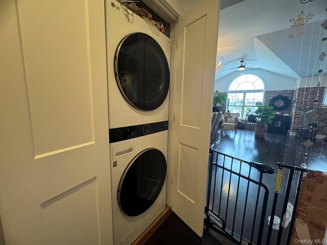 Building Photo - 508 Breton Wy