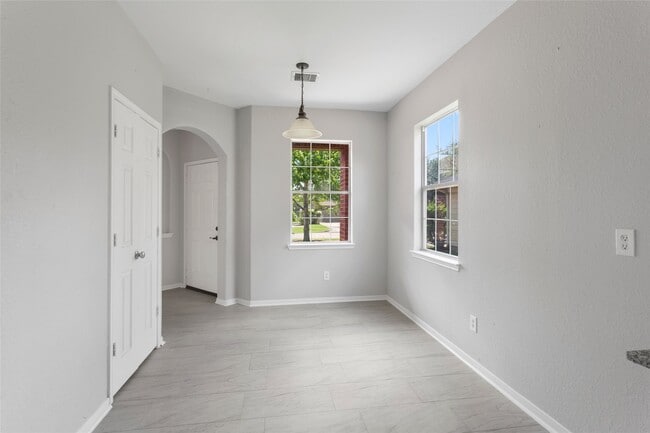 Building Photo - 1198 Stallion Ridge