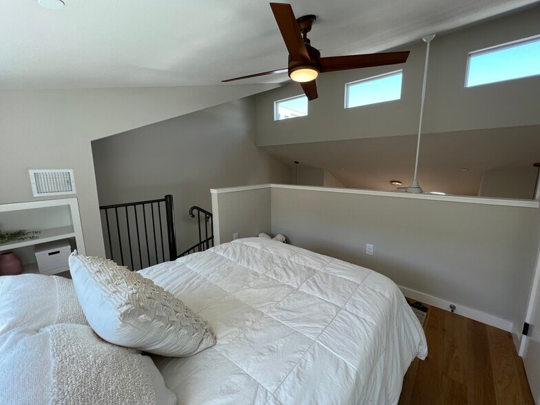 loft room - 913 Duncan Ln