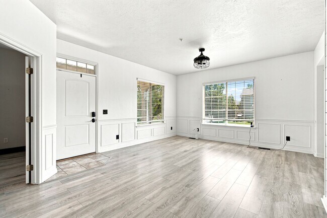 Building Photo - Beautiful Townhome in American Fork!
