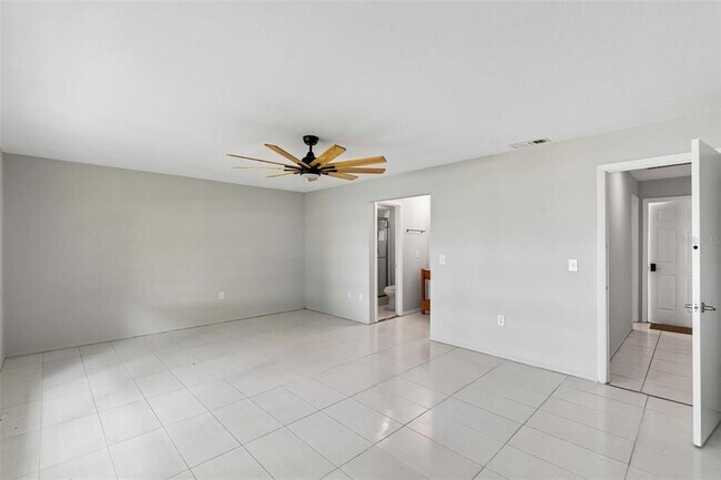 Building Photo - 400 E Silver Star Rd