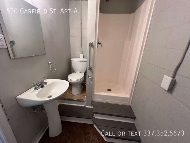 Building Photo - 530 Garfield St