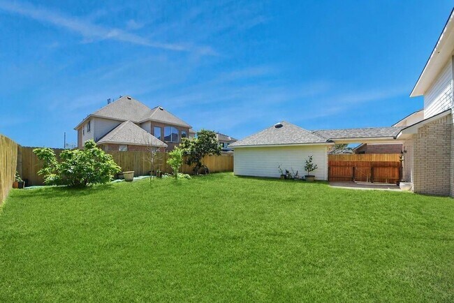 Building Photo - 12815 Dadebrook Ct