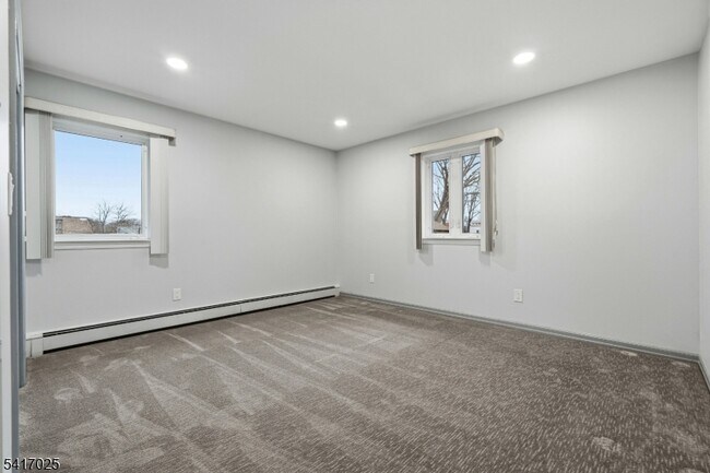 Building Photo - 46 Stanley St