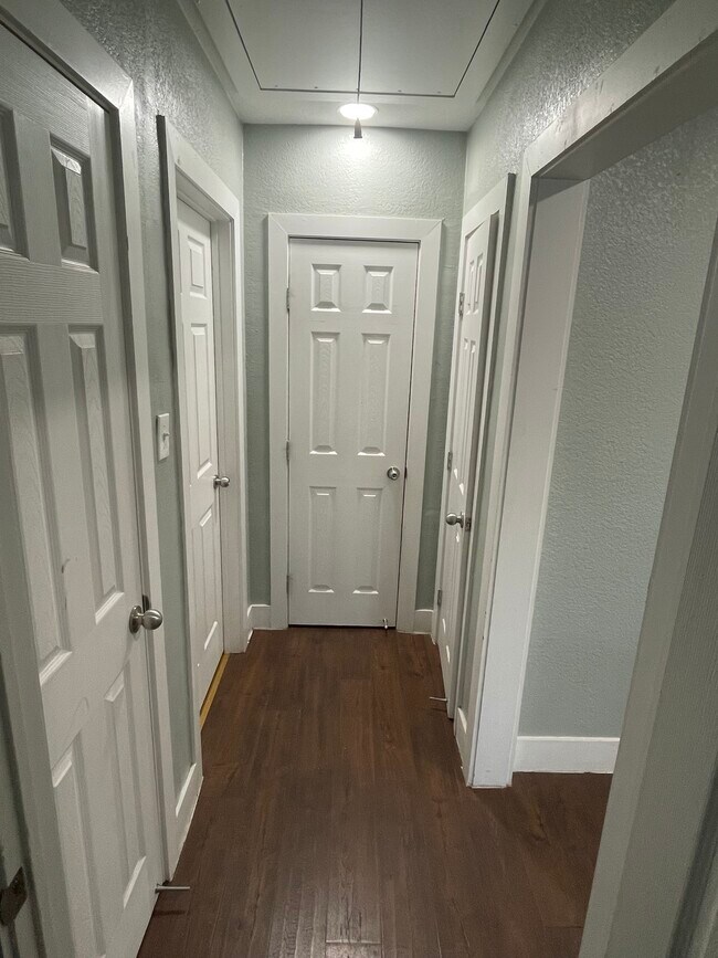 Building Photo - 6316 Victoria St