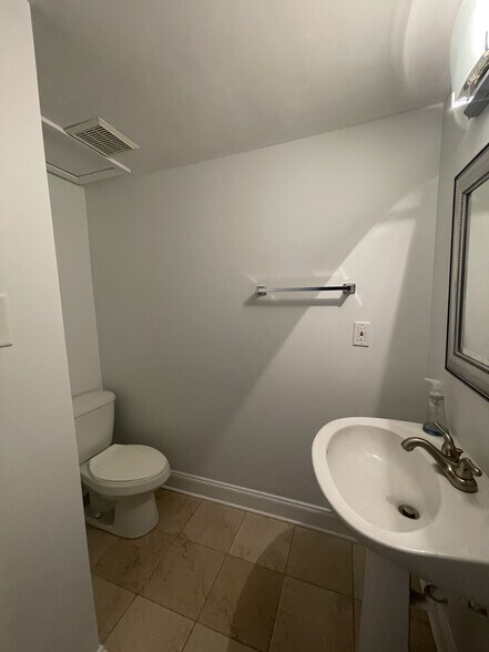 Building Photo - 114 Rondak Cir SE