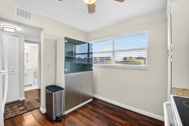 Building Photo - 3661 Via Poinciana