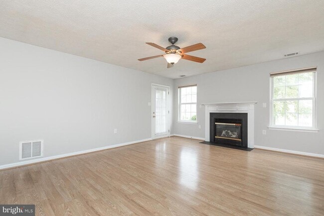 Building Photo - 106 Butterscotch Ct