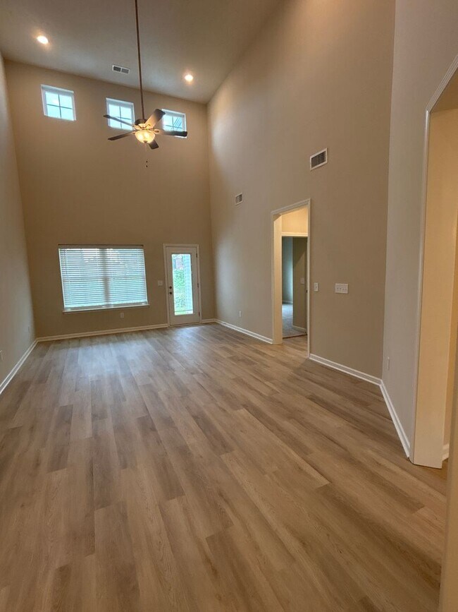 Building Photo - BRAND NEW 4 Bed 3.5 Bath Townhome Near The...