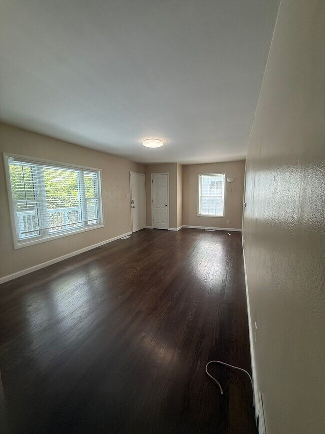 Building Photo - 3 Bedroom Single Family Home