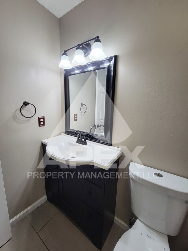 Building Photo - Spacious 2 Bd - 2 Ba Single Family Home in West Knoxville!