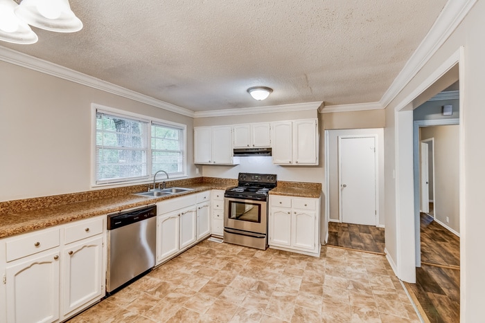 Building Photo - 3776 Hilltop Rd SE