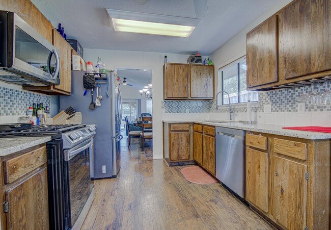 Building Photo - 2801 Norfolk Dr