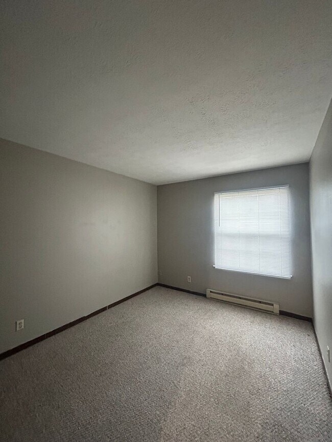Building Photo - 60 Ironwood Ct