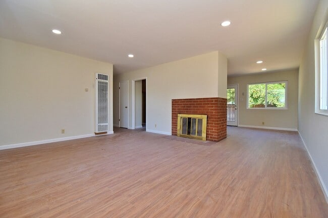 Building Photo - $3395 / 3 BR - NICELY REMODELED SUNDALE HO...