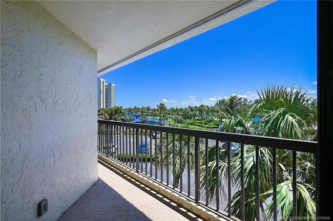 Building Photo - 9550 S Ocean Dr