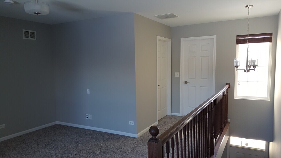 Building Photo - 558 Gunnison Ct