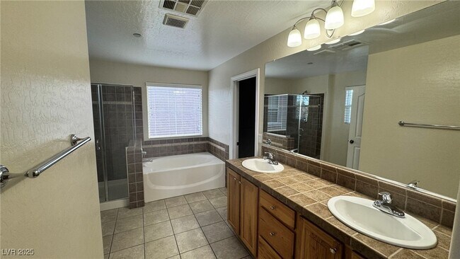 Building Photo - 3173 Color Palette Ave