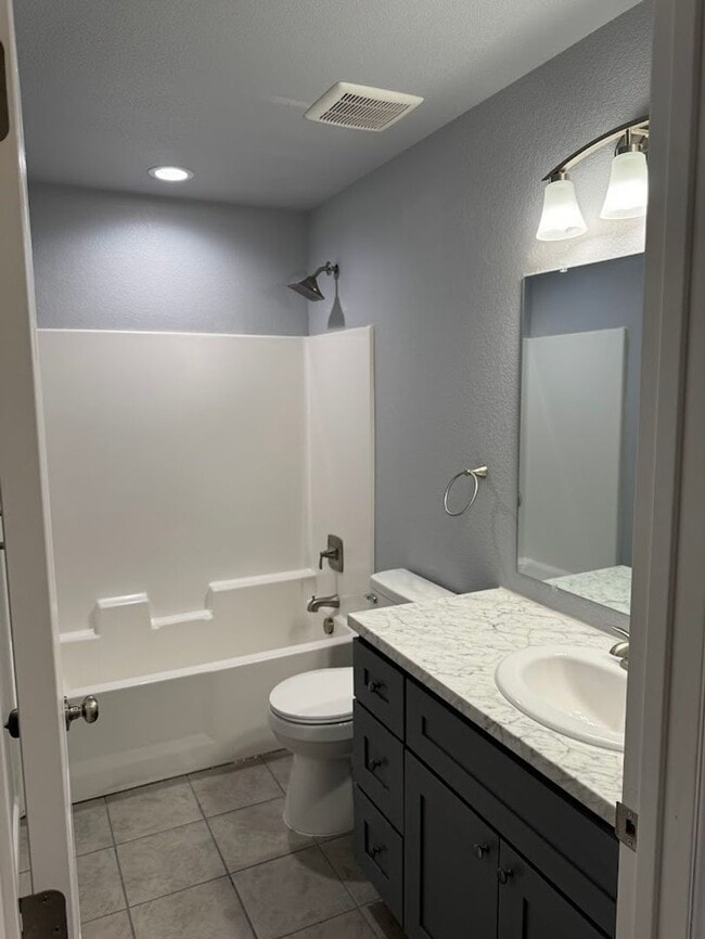 Building Photo - 324-326 W Coral Dr