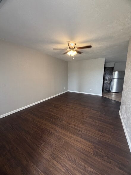 Building Photo - 519 Wren Ave