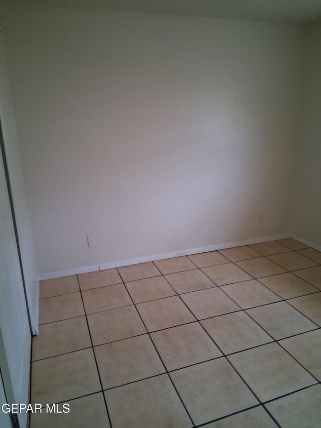 Building Photo - 2807 Beachcomber Dr