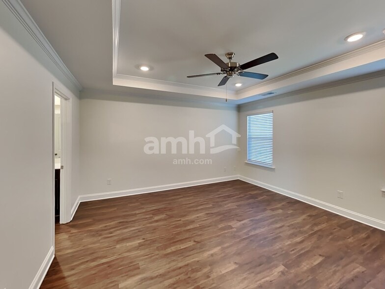 Building Photo - 553 Rivermist Dr